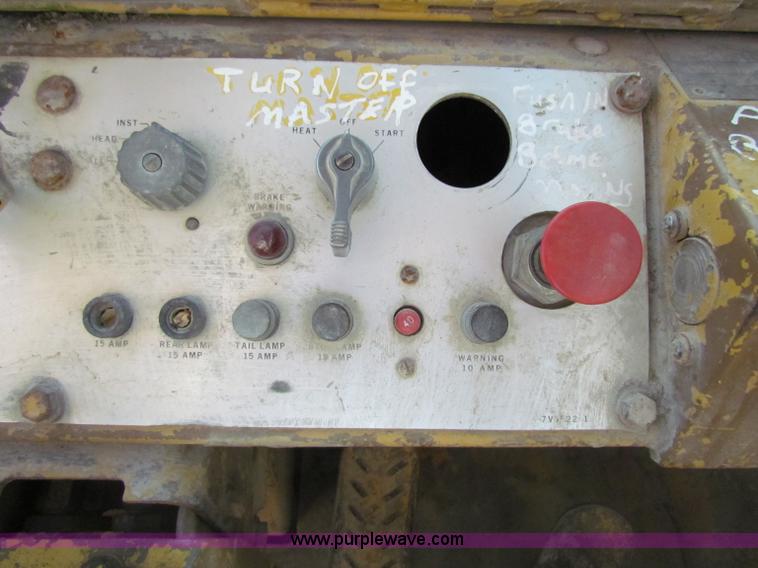 image for item A3518 1982 Caterpillar 930 wheel loader