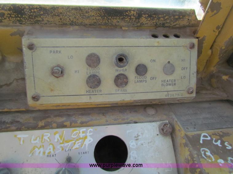 image for item A3518 1982 Caterpillar 930 wheel loader
