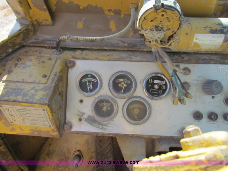image for item A3518 1982 Caterpillar 930 wheel loader