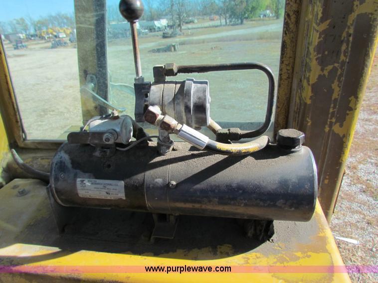 image for item A3518 1982 Caterpillar 930 wheel loader