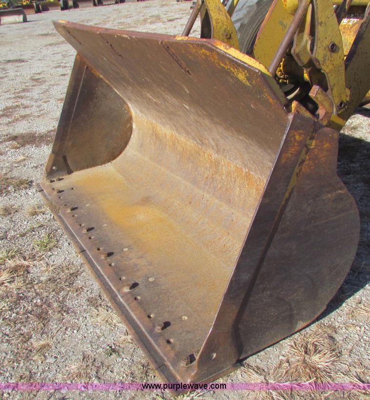 image for item A3518 1982 Caterpillar 930 wheel loader