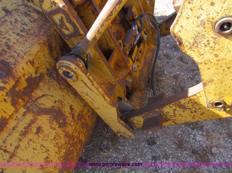 image for item A3518 1982 Caterpillar 930 wheel loader