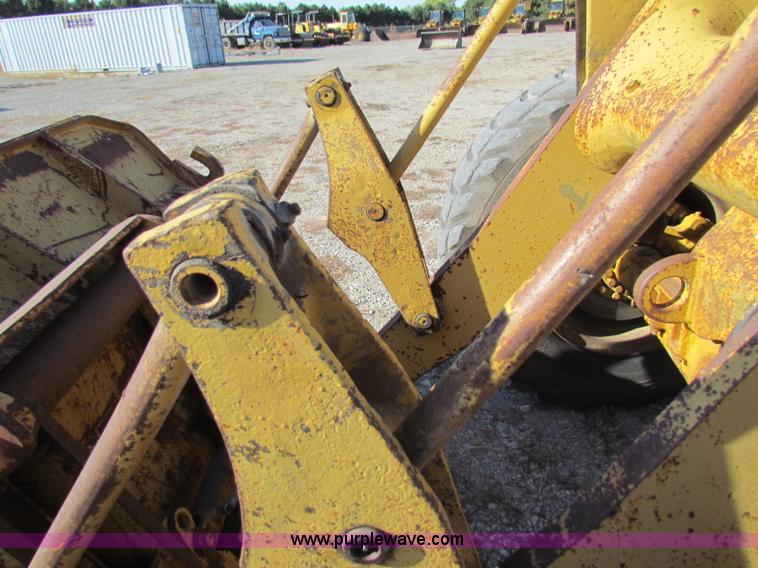 image for item A3518 1982 Caterpillar 930 wheel loader