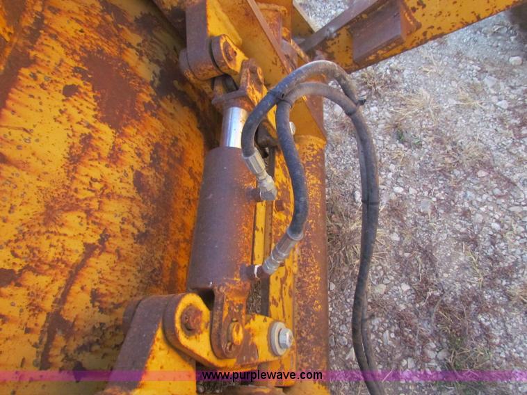 image for item A3518 1982 Caterpillar 930 wheel loader