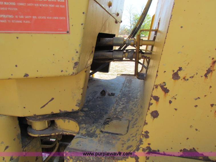 image for item A3518 1982 Caterpillar 930 wheel loader