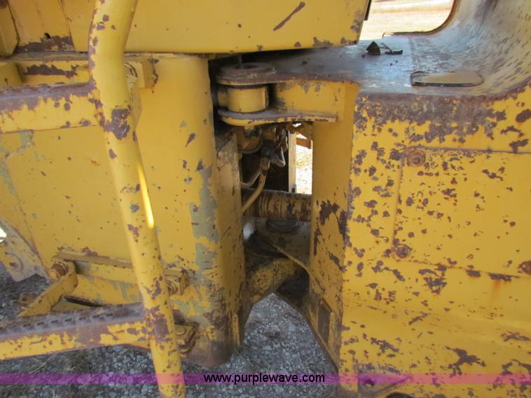 image for item A3518 1982 Caterpillar 930 wheel loader