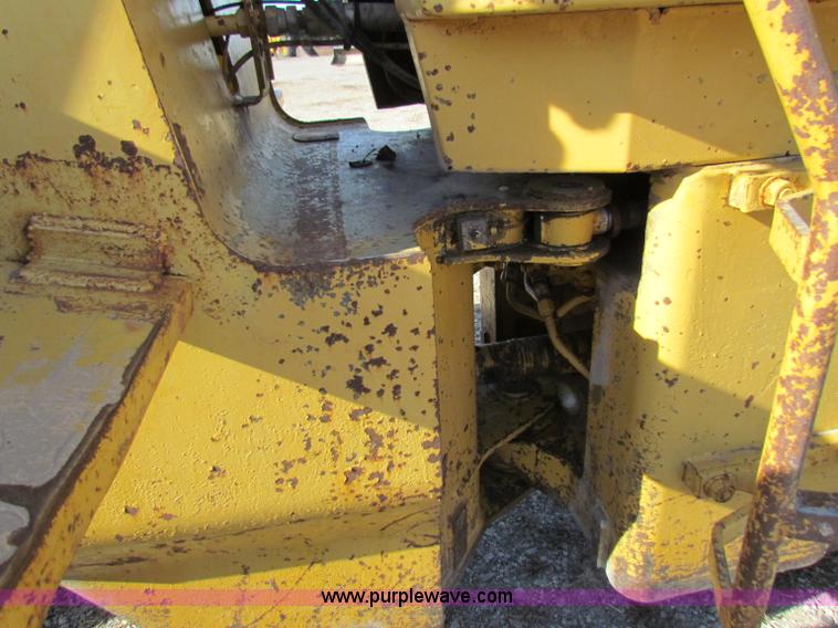 image for item A3518 1982 Caterpillar 930 wheel loader