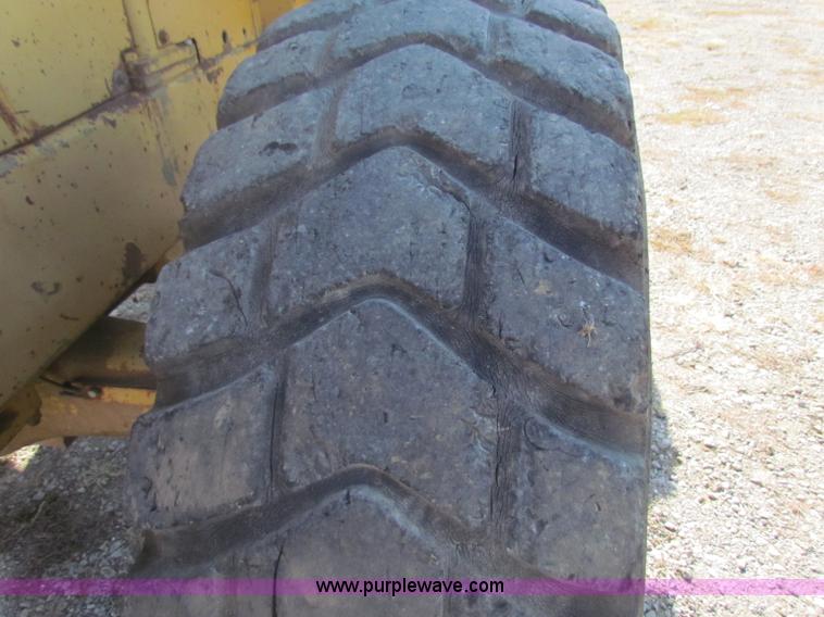 image for item A3518 1982 Caterpillar 930 wheel loader