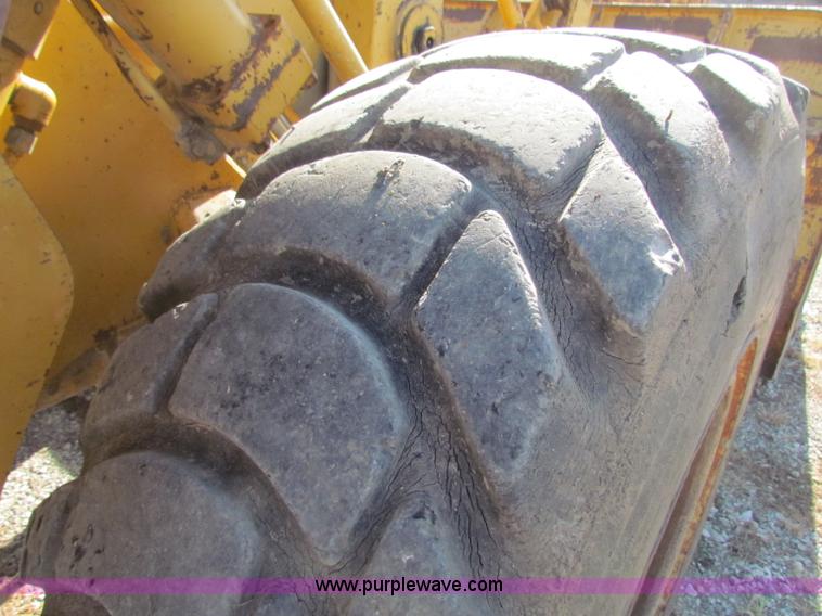 image for item A3518 1982 Caterpillar 930 wheel loader