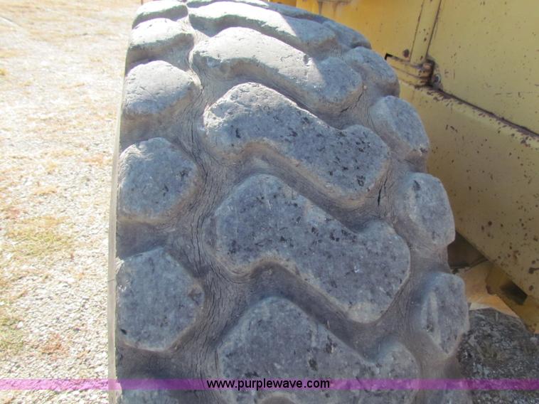 image for item A3518 1982 Caterpillar 930 wheel loader