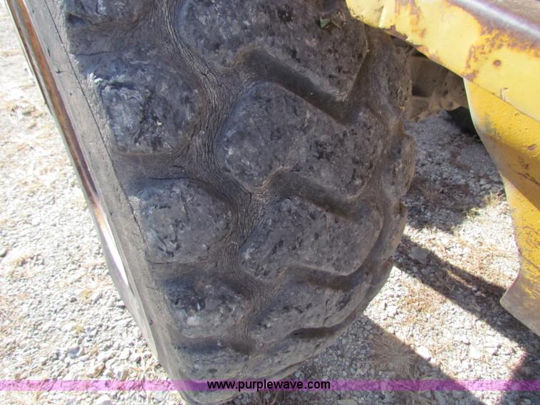 image for item A3518 1982 Caterpillar 930 wheel loader