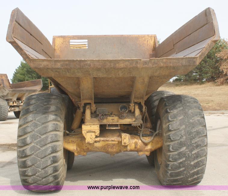 image for item A6521 1987 Caterpillar D350C articulated rock truck