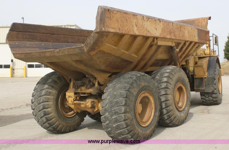 image for item A6521 1987 Caterpillar D350C articulated rock truck