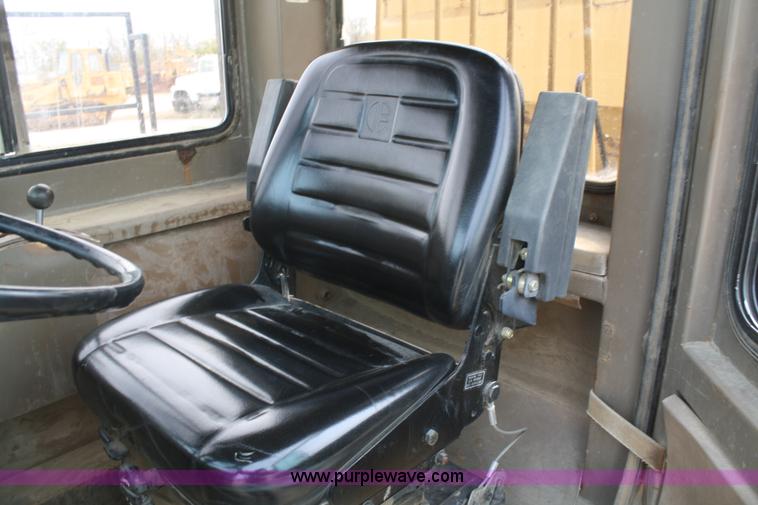 image for item A6521 1987 Caterpillar D350C articulated rock truck