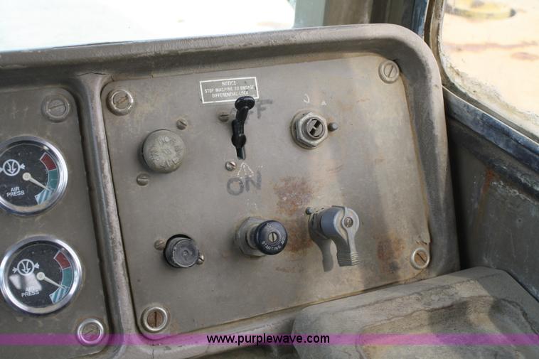 image for item A6521 1987 Caterpillar D350C articulated rock truck