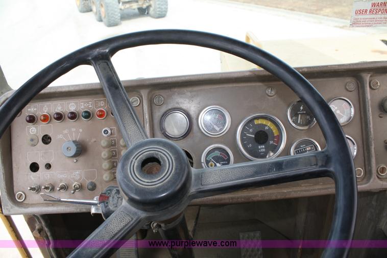 image for item A6521 1987 Caterpillar D350C articulated rock truck