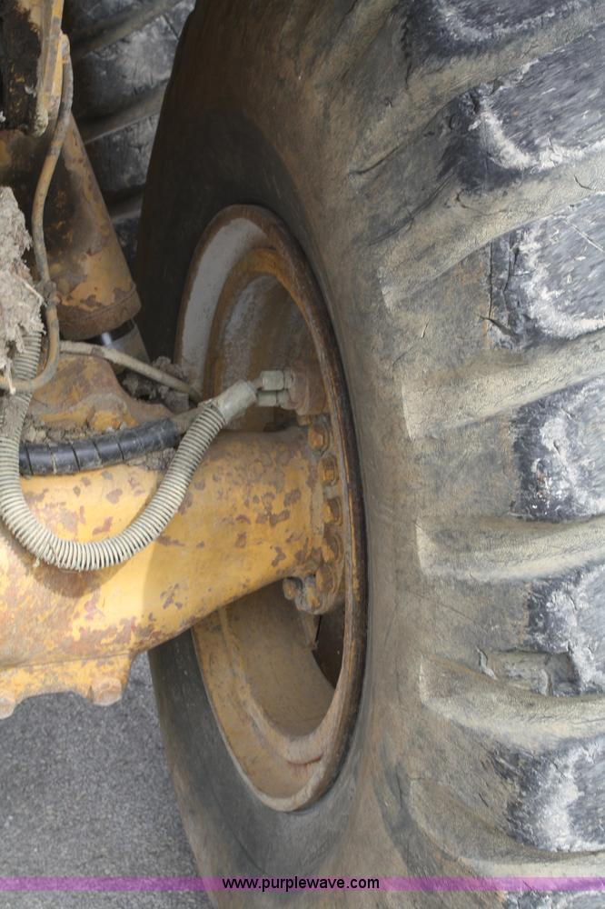 image for item A6521 1987 Caterpillar D350C articulated rock truck