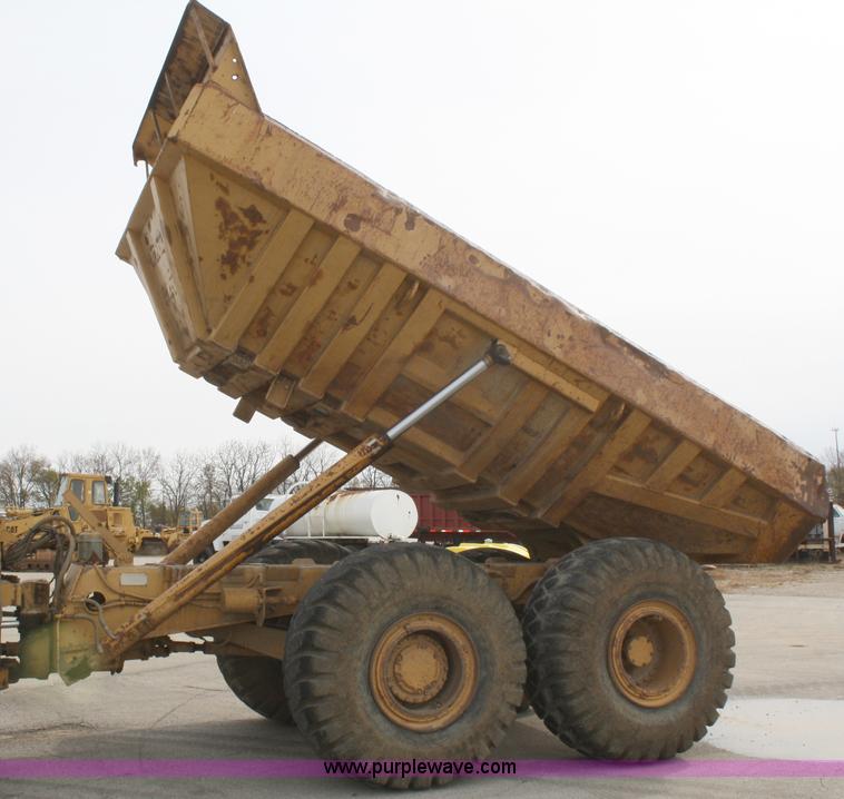image for item A6521 1987 Caterpillar D350C articulated rock truck