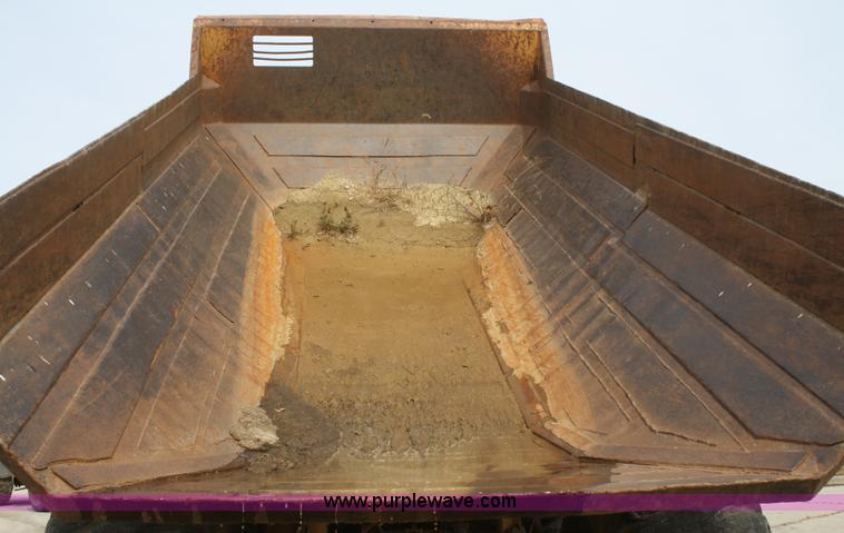 image for item A6521 1987 Caterpillar D350C articulated rock truck