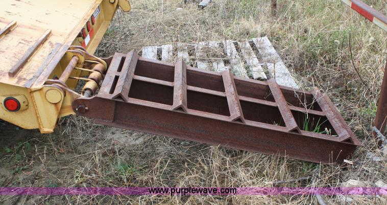 image for item A6539 1998 Holden HLB 36225 fifth wheel trailer