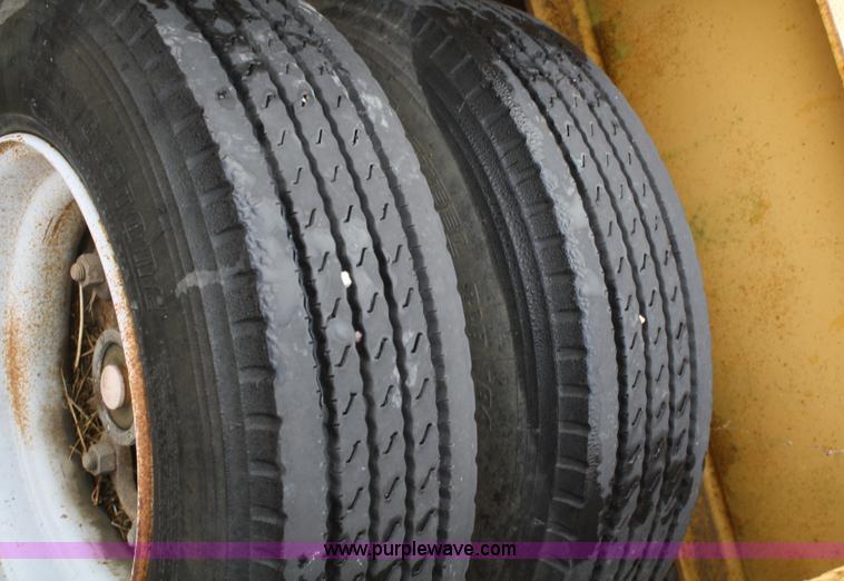 image for item A6539 1998 Holden HLB 36225 fifth wheel trailer