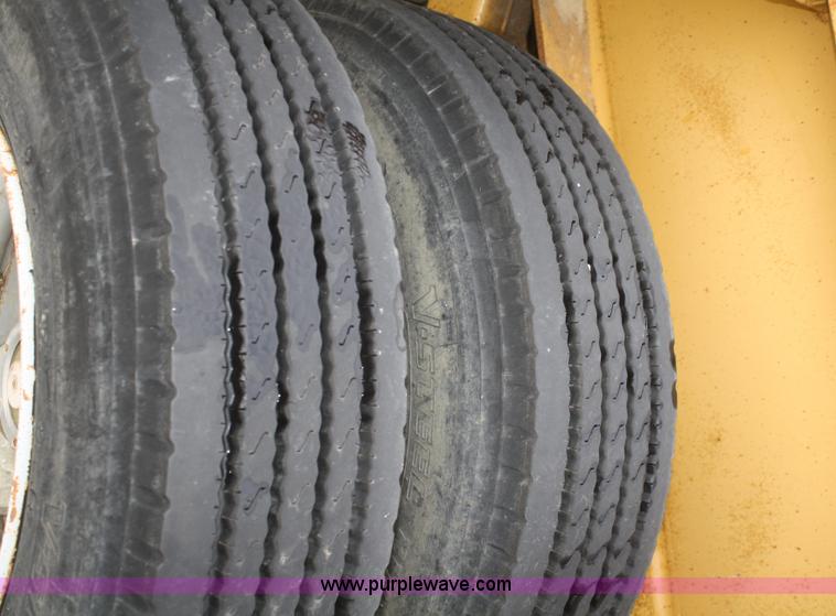 image for item A6539 1998 Holden HLB 36225 fifth wheel trailer