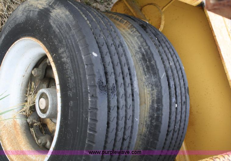 image for item A6539 1998 Holden HLB 36225 fifth wheel trailer