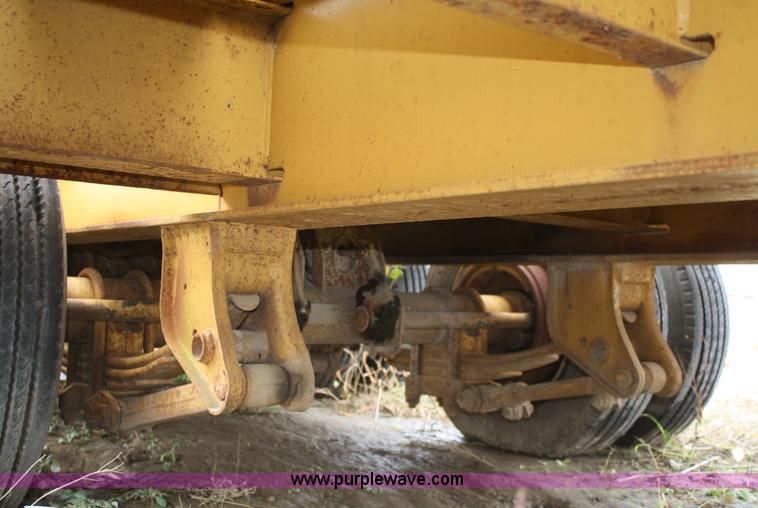 image for item A6539 1998 Holden HLB 36225 fifth wheel trailer