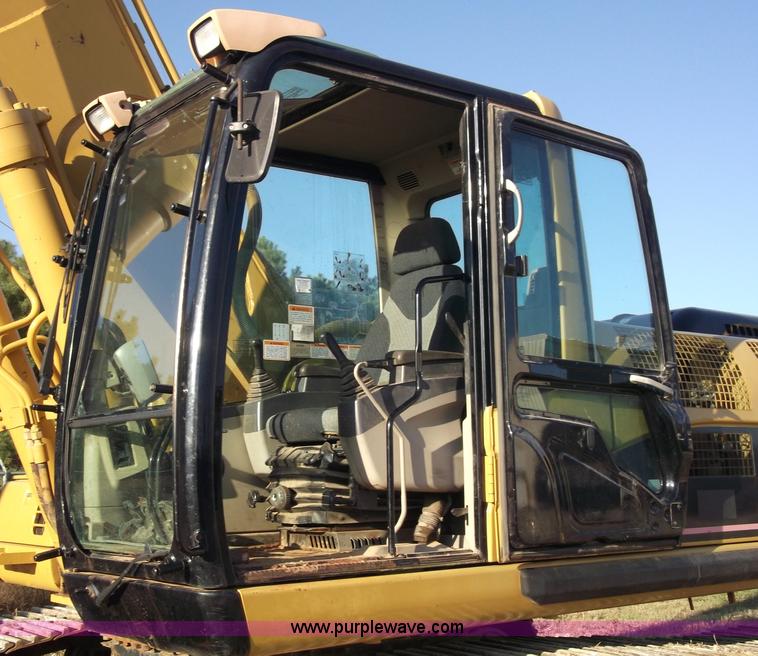 image for item B5029 2005 Caterpillar 330C excavator