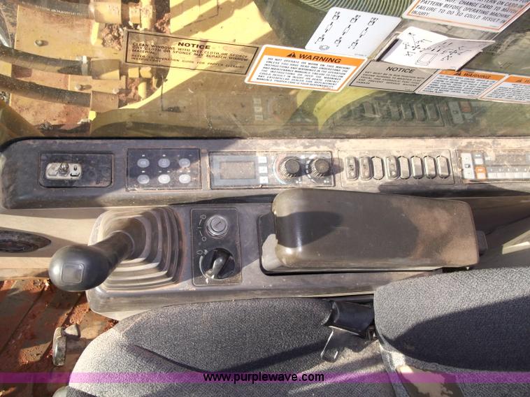 image for item B5029 2005 Caterpillar 330C excavator