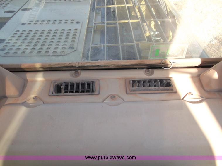 image for item B5029 2005 Caterpillar 330C excavator