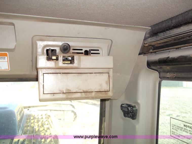 image for item B5029 2005 Caterpillar 330C excavator