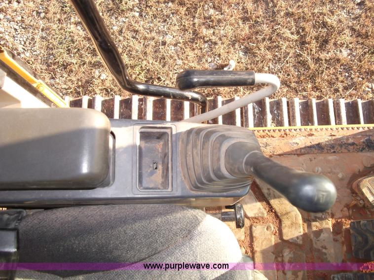 image for item B5029 2005 Caterpillar 330C excavator