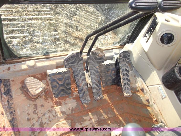 image for item B5029 2005 Caterpillar 330C excavator