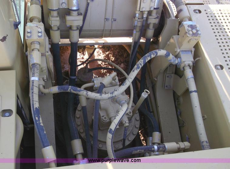 image for item B5029 2005 Caterpillar 330C excavator