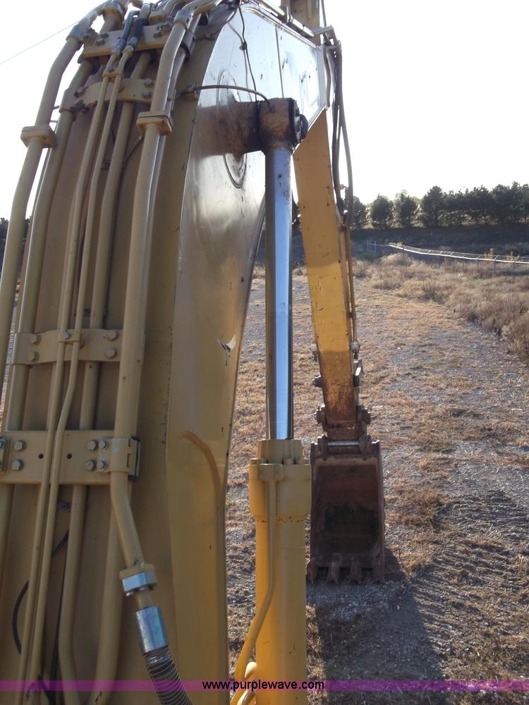 image for item B5029 2005 Caterpillar 330C excavator