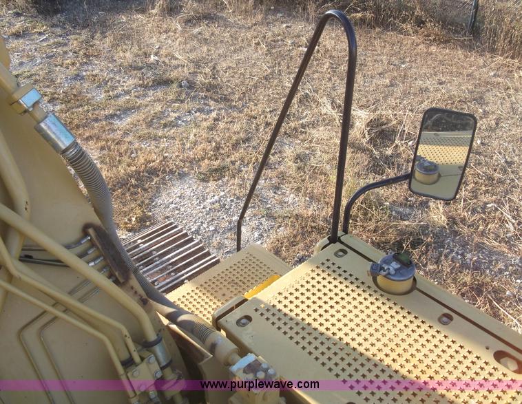 image for item B5029 2005 Caterpillar 330C excavator