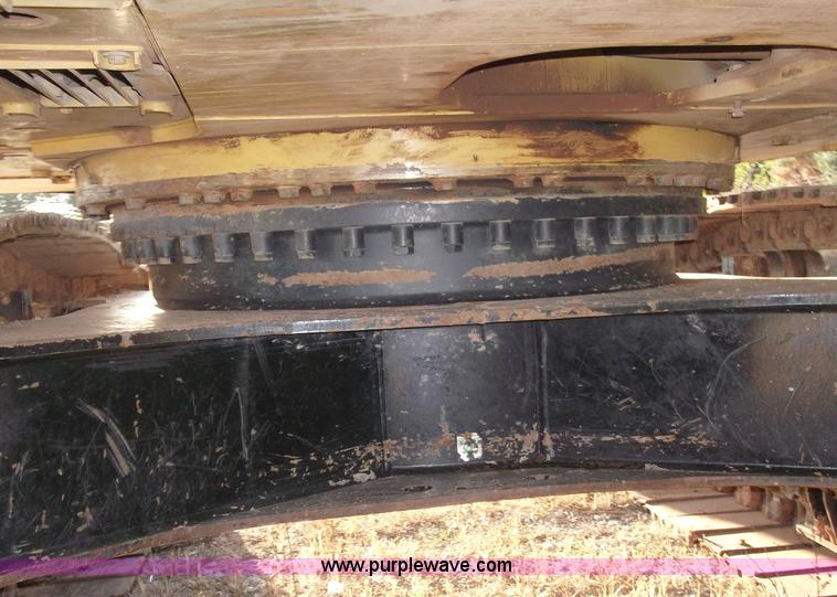 image for item B5029 2005 Caterpillar 330C excavator