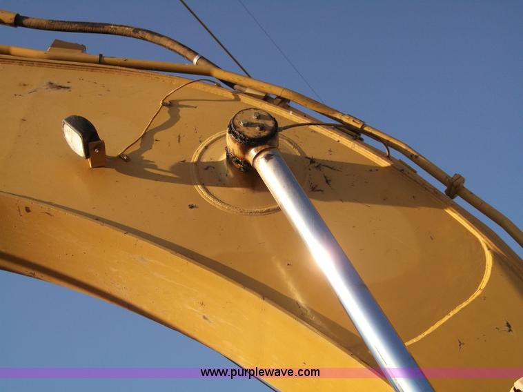 image for item B5029 2005 Caterpillar 330C excavator