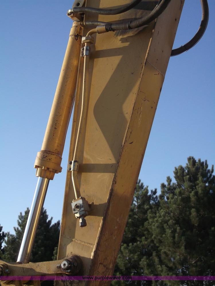 image for item B5029 2005 Caterpillar 330C excavator