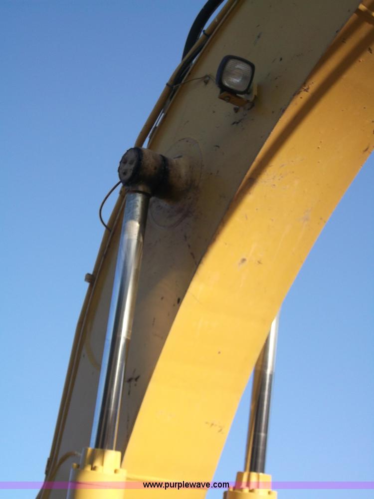 image for item B5029 2005 Caterpillar 330C excavator