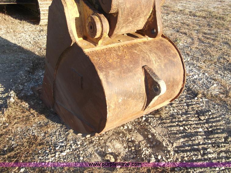 image for item B5029 2005 Caterpillar 330C excavator