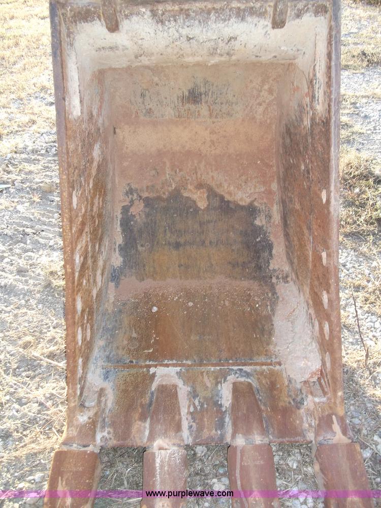 image for item B5029 2005 Caterpillar 330C excavator