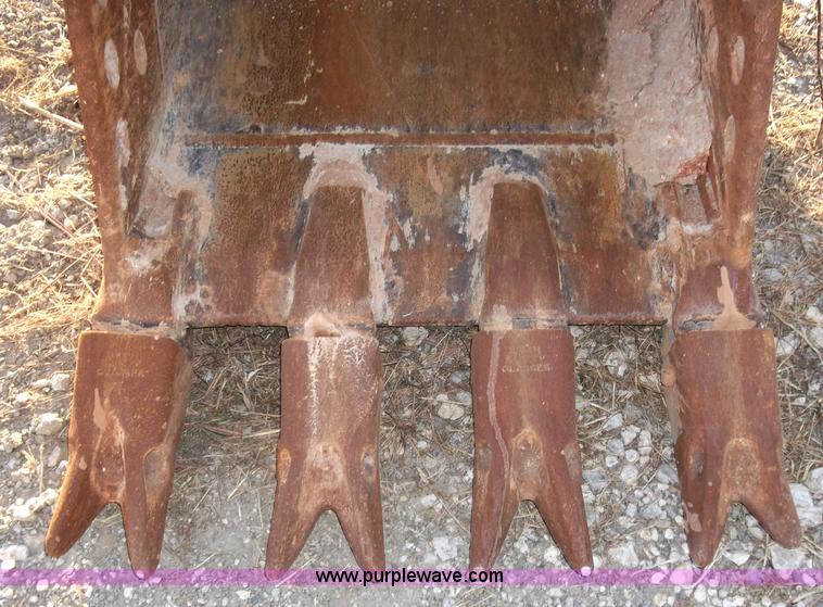 image for item B5029 2005 Caterpillar 330C excavator