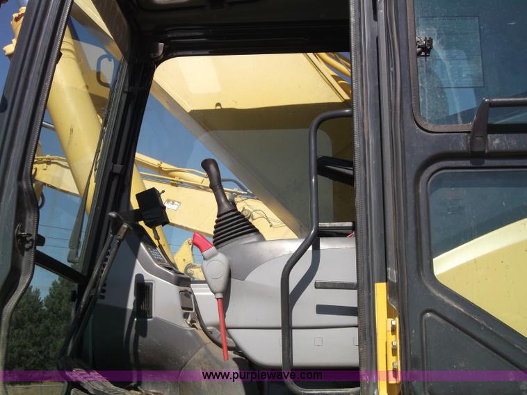 image for item B5032 2005 Komatsu PC400LC-7L Galeo series excavator