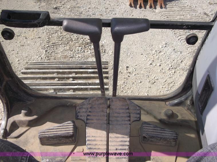 image for item B5033 2005 Komatsu PC400LC-7L Galeo series excavator