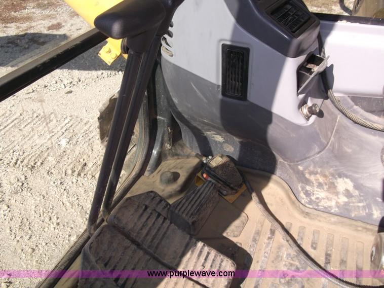 image for item B5033 2005 Komatsu PC400LC-7L Galeo series excavator