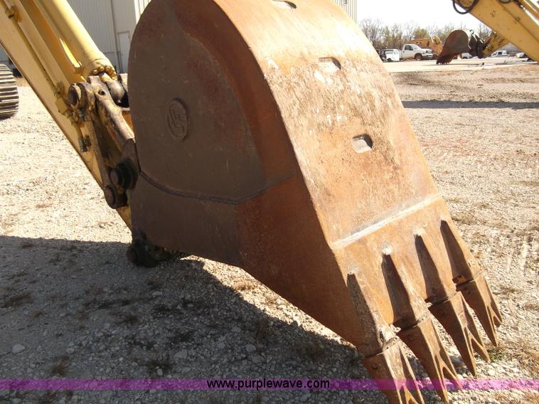 image for item B5033 2005 Komatsu PC400LC-7L Galeo series excavator