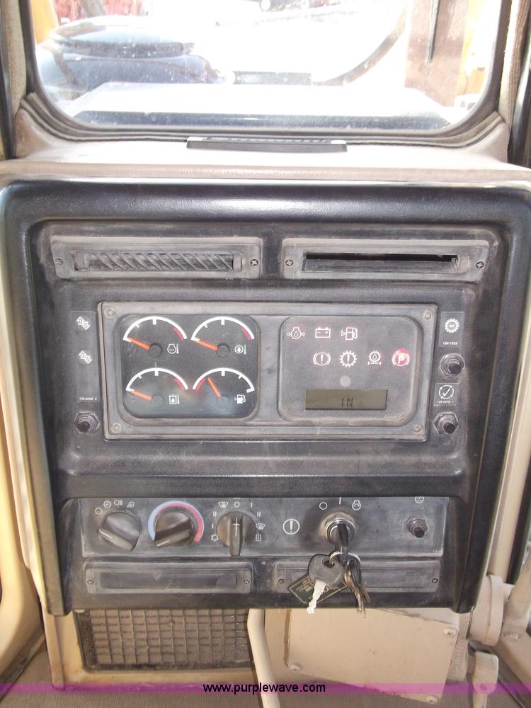 image for item B5035 2002 Caterpillar D6RXL dozer