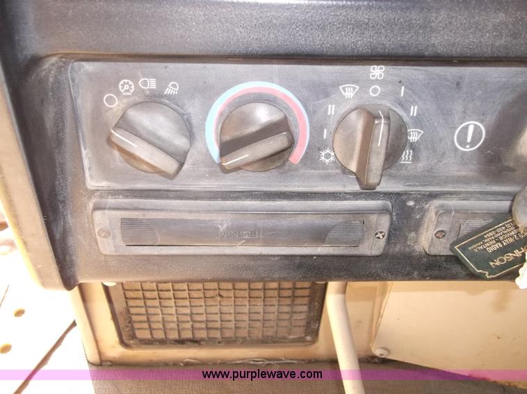 image for item B5035 2002 Caterpillar D6RXL dozer